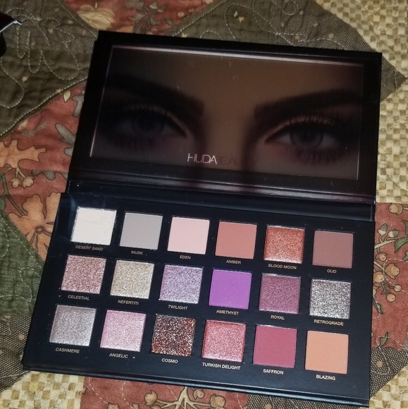 100% authentic huda beauty desert dust palette - Picture 2 of 4